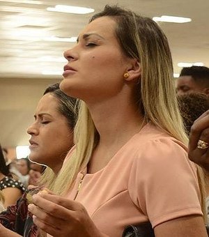 Depois de 'doar tudo' para a Universal, Andressa Urach move ação para receber 15% do faturamento da igreja