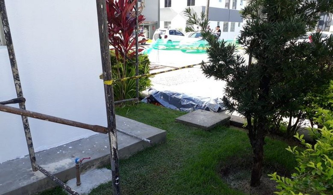 Pintor morre após sofrer choque elétrico e cair de andaime em Maceió