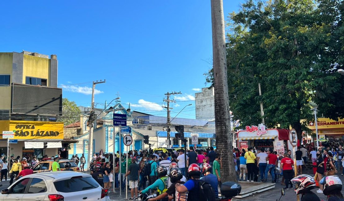 Motociclista é preso após danificar viatura da SMTT com capacete em Arapiraca