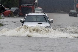 Temporal provoca alagamentos, interdições e caos no transporte em São Paulo