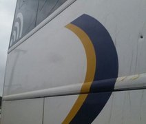 Ônibus da caravana de Lula são atingidos por tiros no Paraná