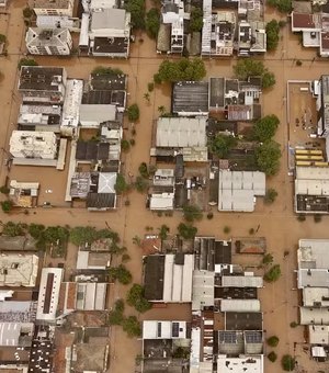 Mortes em enchentes no RS chegam a 55 e número supera tragédia de 2023