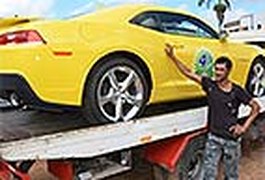 Carroceiro ganha um Camaro amarelo como prêmio de Natal