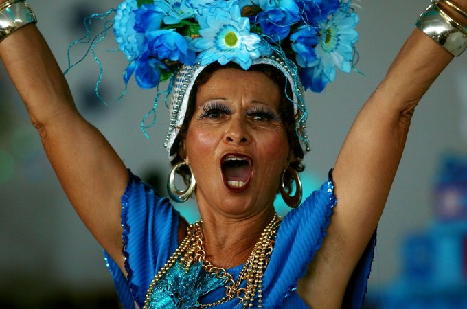 Rosas de Ouro escolhe cassino e apostas como tema para o Carnaval 2025