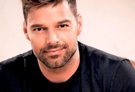 “Assim você me mata”: Ricky Martin causa na web ao postar foto sem camisa
