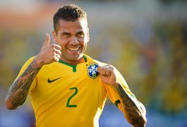 No São Paulo, Dani Alves será o jogador com maior salário do Brasil