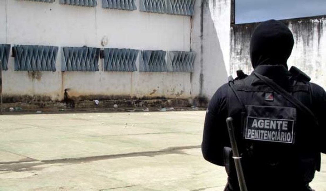 Agentes penitenciários paralisam atividades