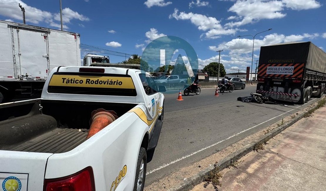 Condutor de cinquentinha colide em traseira de caminhão e morre na AL-110, em Arapiraca