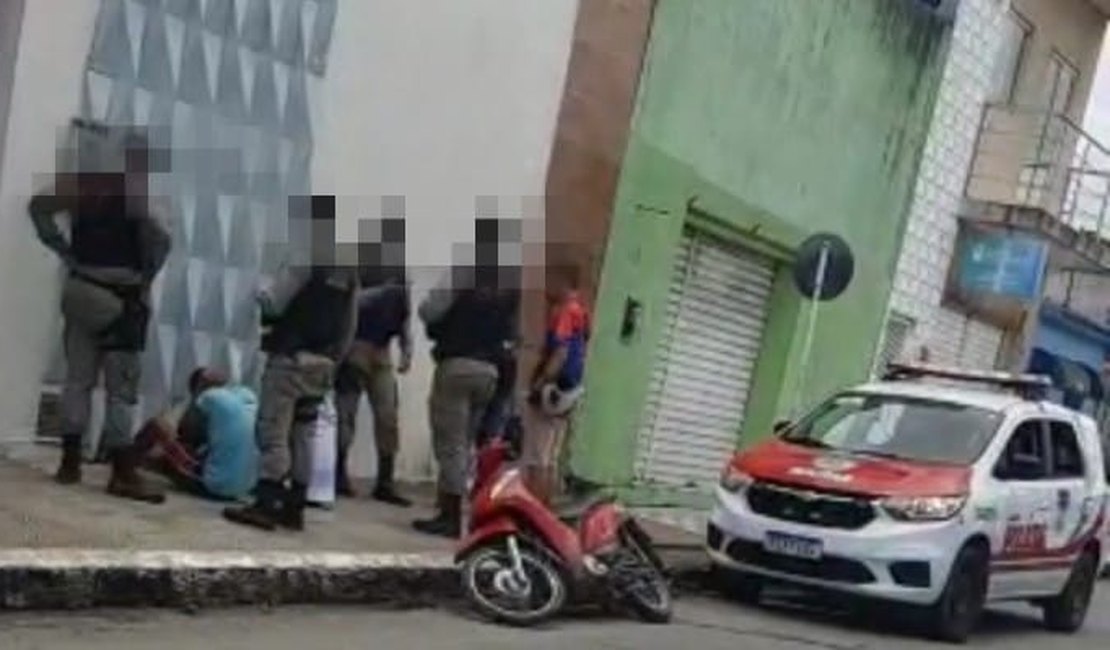 Dupla suspeita de assalto é presa após cair de moto em Arapiraca