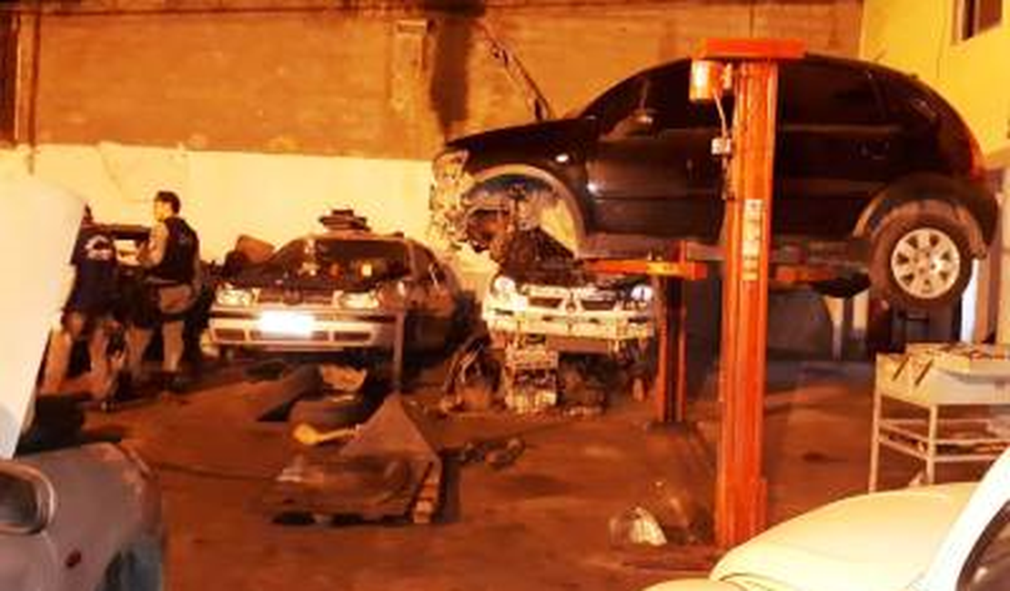 Operação policial desmantela quadrilha especializada em roubo e desmanche de veículos, em Maceió