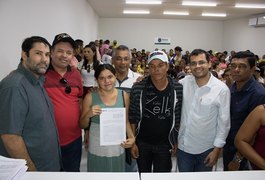 Prefeito David Barros assina contrato para construção de 85 casas através do PNHR