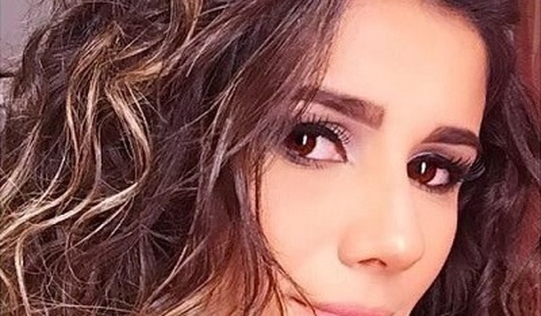 Paula Fernandes impressiona com cintura finíssima em rede social