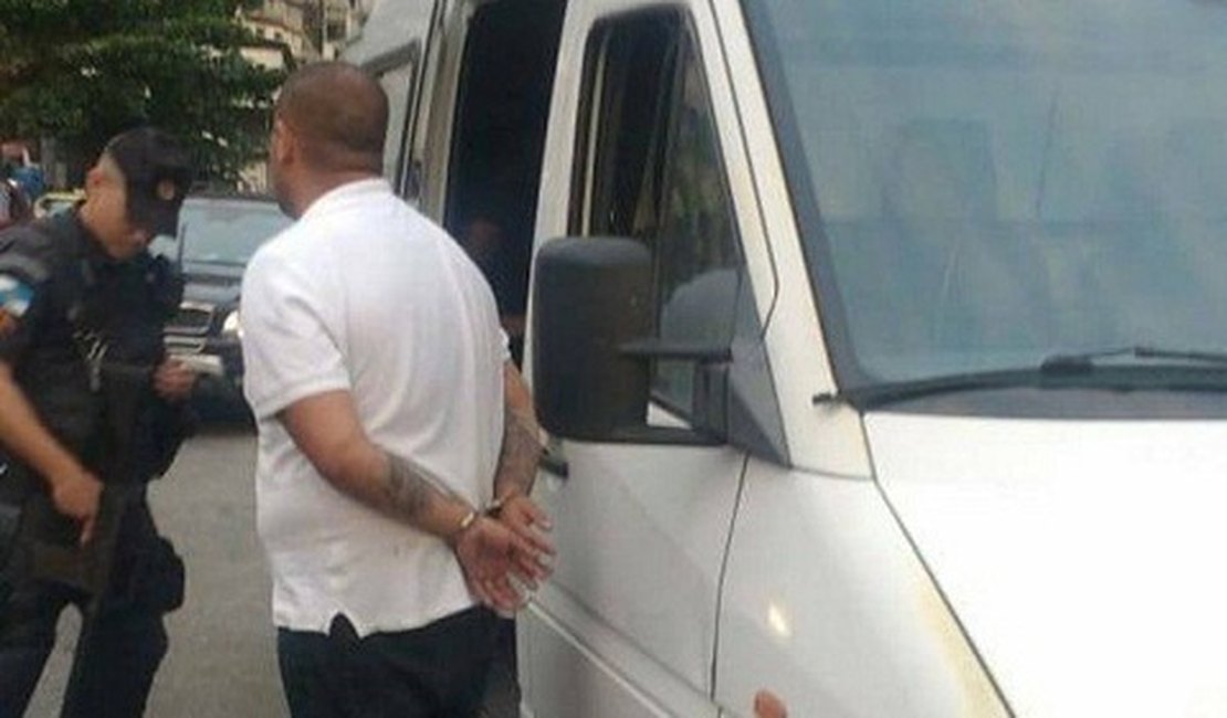 PMs são suspeitos de facilitar saída de drogas de favela