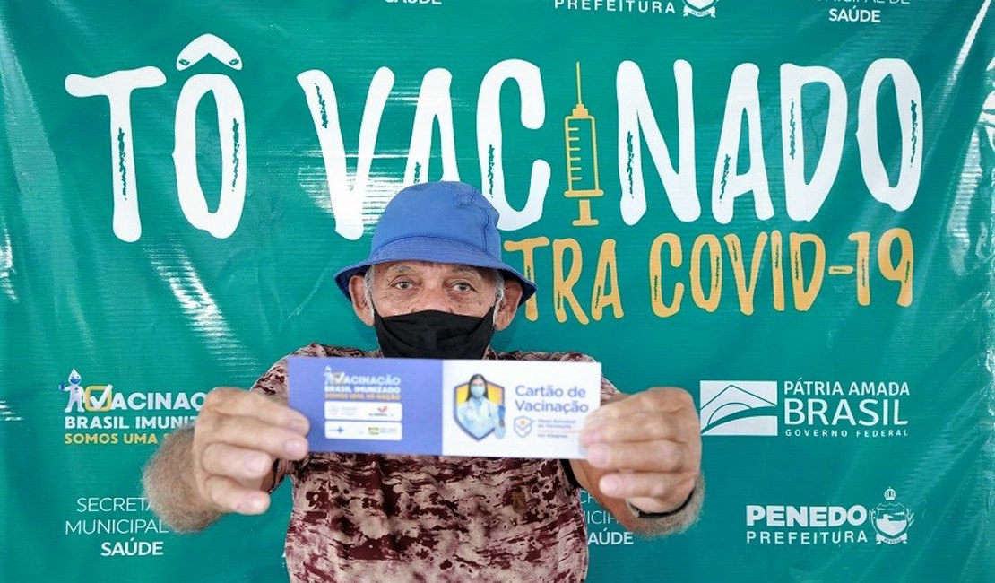 Prefeitura de Penedo vacina mais de 700 idosos contra Covid em um só dia