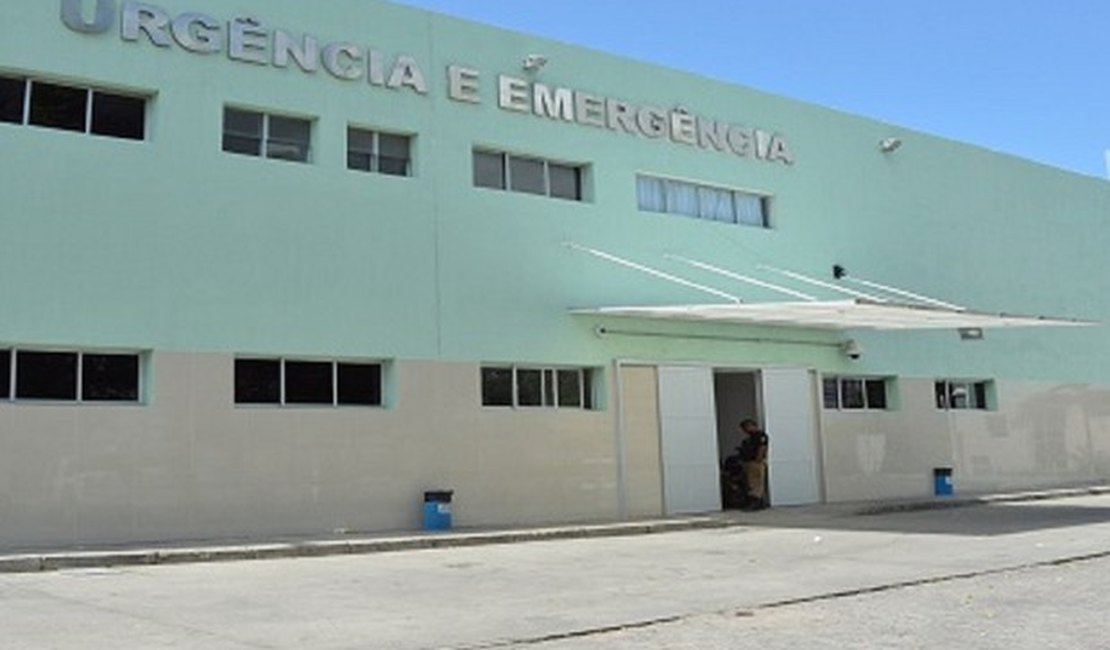 Homem fica gravemente ferido após ser atingido por golpes de facão na cabeça