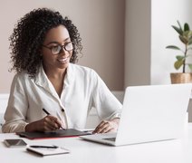 Cursos gratuitos via WhatsApp são oferecidos pelo Instituto Coca-Cola