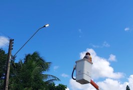 Com recursos próprios do município, SIPE já instalou mais de três mil lâmpadas de LED em Penedo