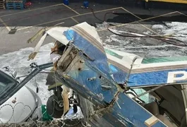Avião cai e bate em prédio em Belo Horizonte; duas pessoas morrem