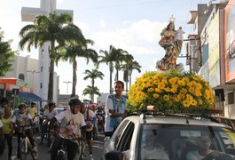 Repleta de simbolismo, Festa da Padroeira inicia com carreata pelas ruas e missa solene