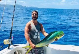 Em Noronha, Caio Castro rebate bióloga que criticou ação durante mergulho: “Vai transar”