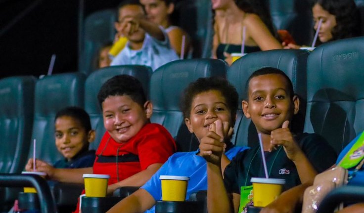 Prefeitura de Arapiraca leva 500 crianças e adolescentes para sessão de cinema