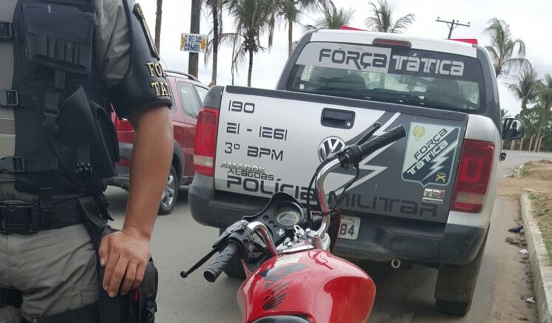 Força Tática apreende menores com moto roubada após perseguição em Arapiraca