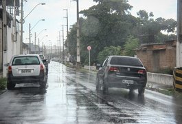 Pancadas de chuva podem ocorrer ainda na noite de hoje e se estender até a terça, alerta Semarh