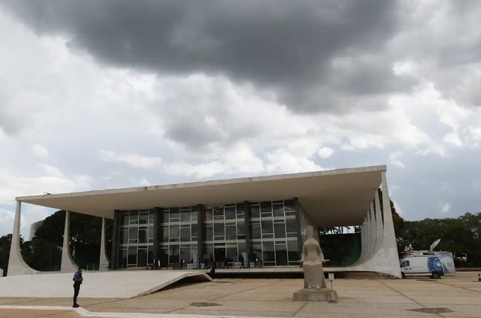 Zambelli pede ao STF salvo-conduto para vir ao Brasil votar na mãe