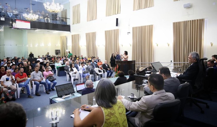 Trabalho seguro e saúde mental são debatidos em sessão especial