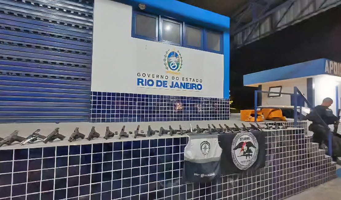 Mulher é presa com 30 pistolas no RJ; arsenal iria para o Complexo do Alemão