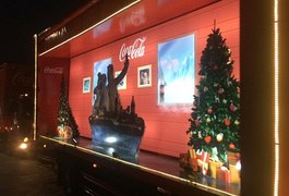 VÍDEO.Caravana do Papai Noel da Coca-Cola encanta público na passagem por Arapiraca