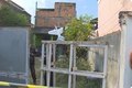 Avião de pequeno porte cai sobre casa em Nova Iguaçu (RJ) e piloto morre