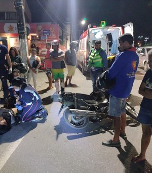 Colisão envolvendo veículo de passeio e ciclomotor deixa duas mulheres feridas, em Arapiraca