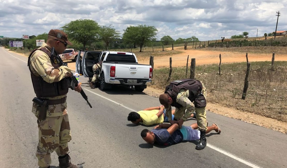 Caminhonete roubada em Arapiraca é recuperada pela PM em Batalha