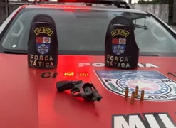 Suspeito de ameaçar moradores foge da PM e abandona revólver durante operação em Maceió