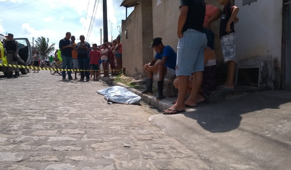 Atirador mata jovem de 21 anos no bairro Canafístula, em Arapiraca