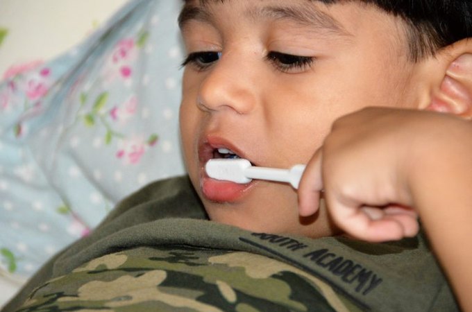 Cirurgiã-dentista da Sesau orienta quando deve ser a primeira consulta odontológica da criança