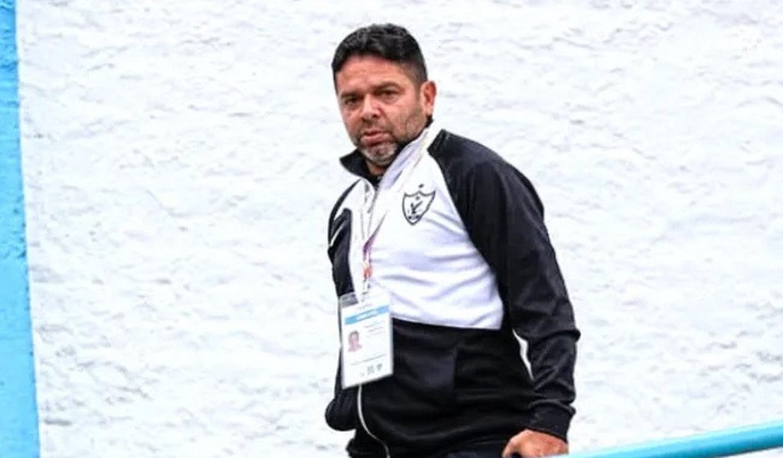 Águia confirma falecimento de Ronan Tyezer, técnico do sub-20