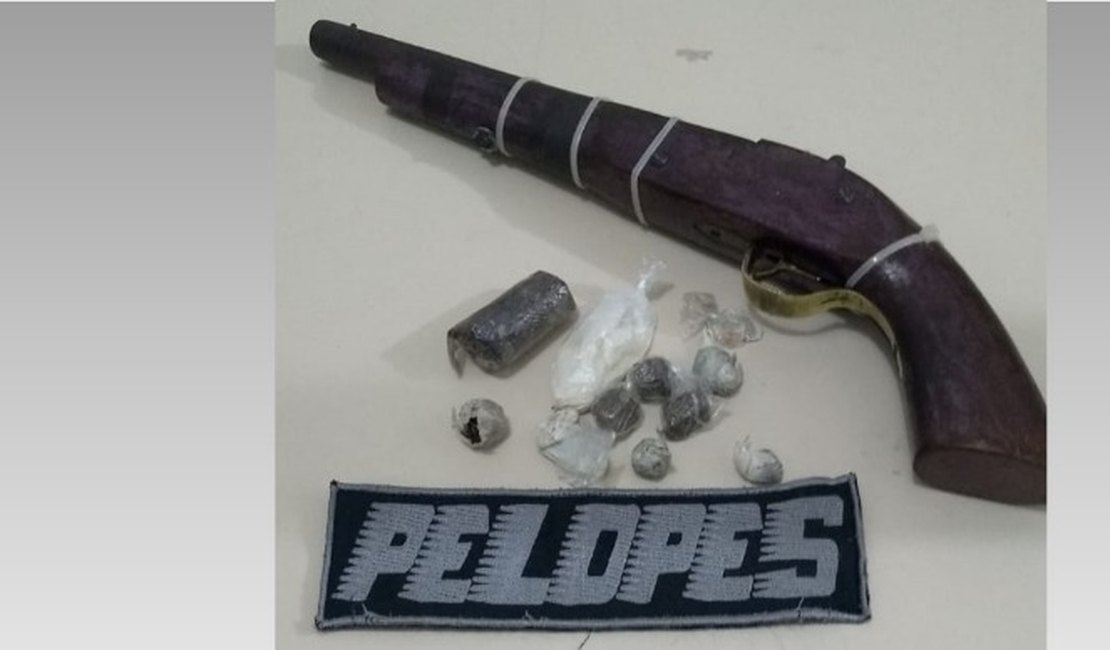Dupla suspeita de tráfico de drogas é presa no Sertão