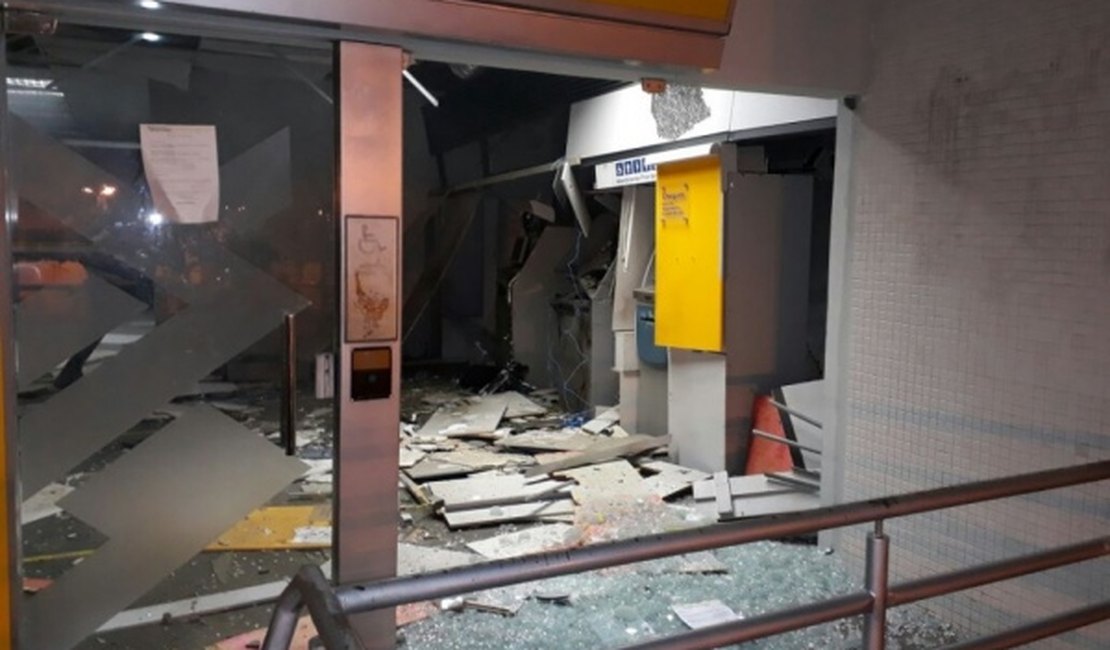 Criminosos invadem agência bancária em Traipu e explodem caixas eletrônicos