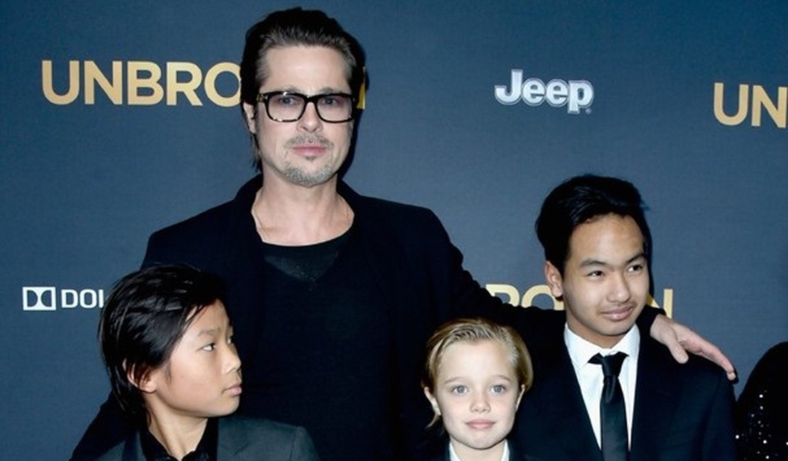 Angelina Jolie e Brad Pitt procuram especialista por conta de sexualidade da filha