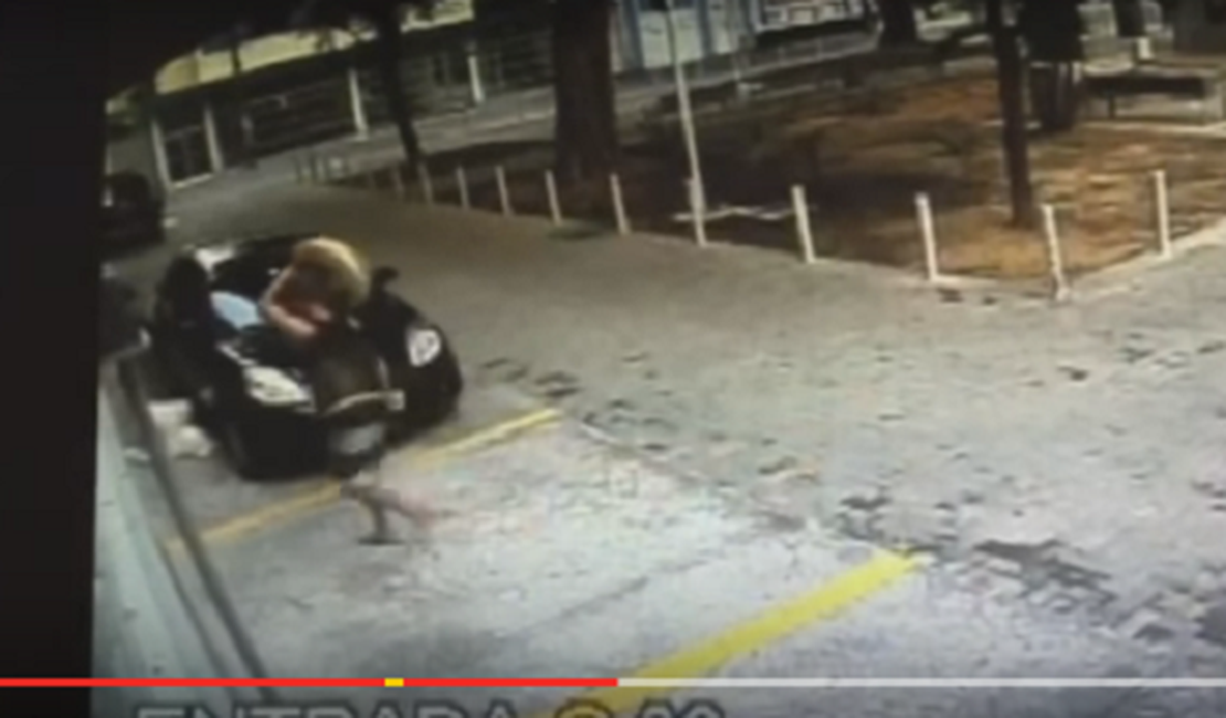Crueldade: Vídeo mostra momento em que ambulante mata morador de rua com pedrada