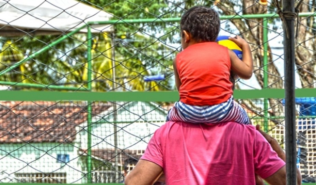 Dia dos Pais: profissionais da saúde destacam como conciliar trabalho e filhos, em AL