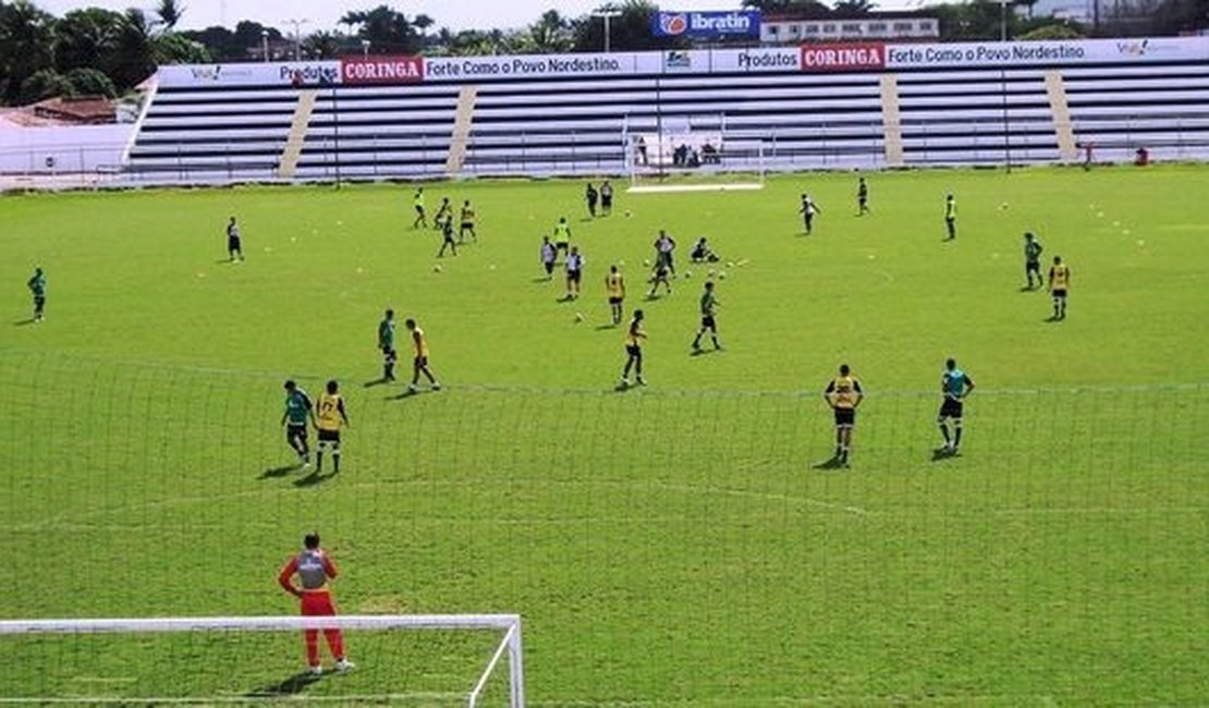 Leandro Campos relacionou 20 jogadores para confronto contra o América