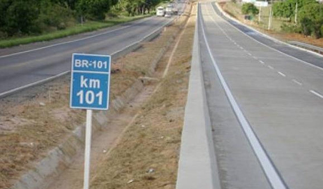 Bandidos assaltam dois ônibus interestaduais na BR-101 em Alagoas