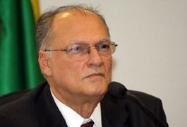 Deputado Roberto Freire assume MinC após demissão de Calero