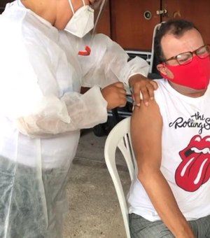 Daniel Rolim é vacinado contra Covid-19: 'Primeiro ex-BBB a receber a vacina'
