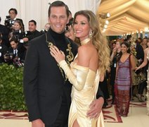 Gisele Bundchen escolhe look dourado para o Met Gala