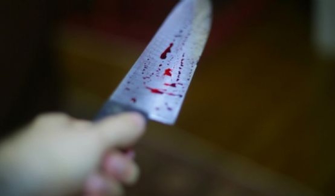 Mulher é suspeita de esfaquear marido em Maceió