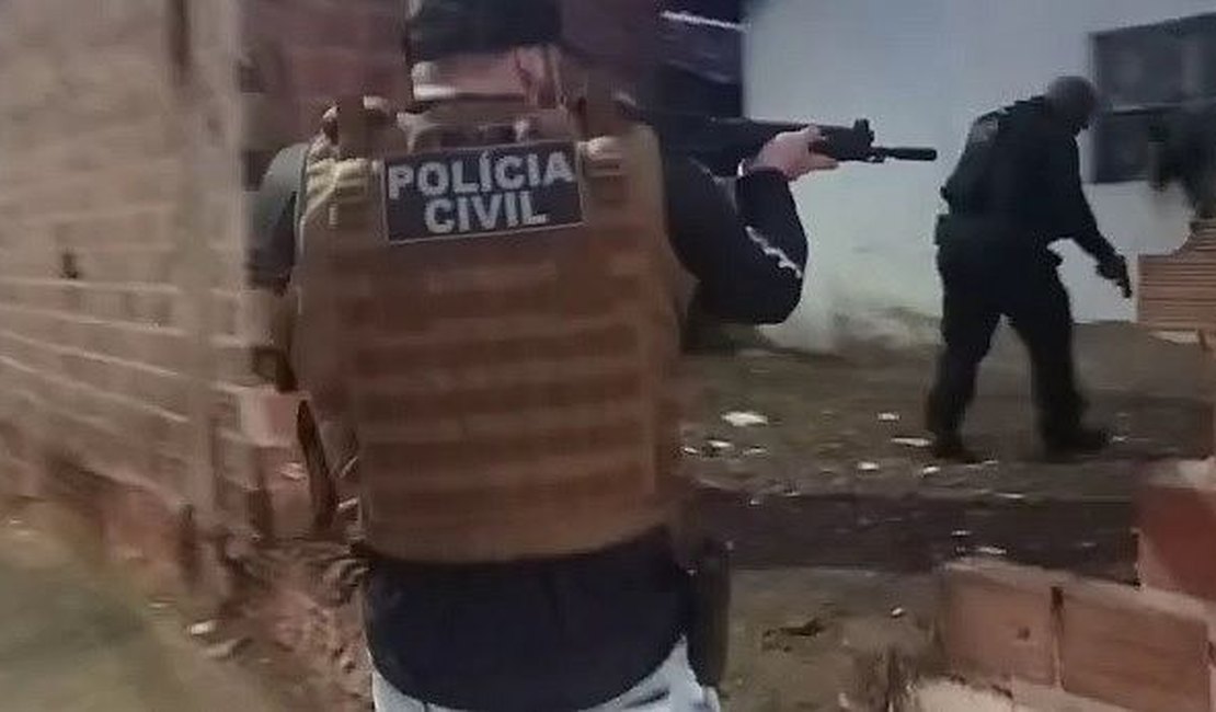 Operação busca combater o tráfico de drogas em Arapiraca e cumpre 15 mandados